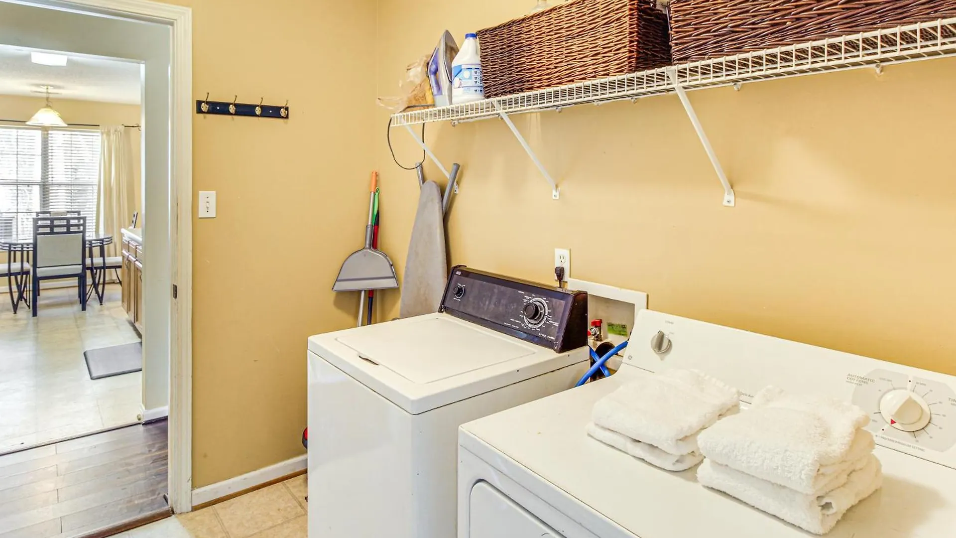 3 Mi To Hunter Army Airfield Home With Serene Deck Savannah