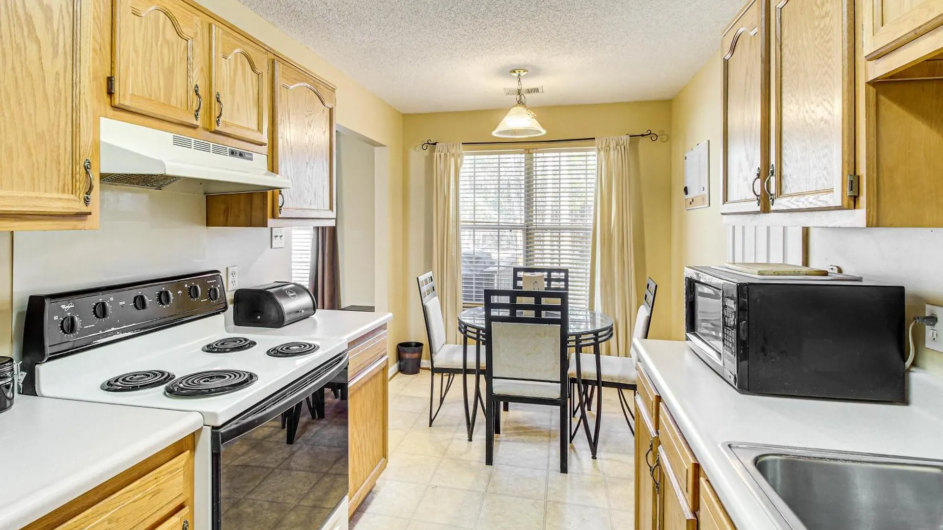 3 Mi To Hunter Army Airfield Home With Serene Deck Savannah Holiday home