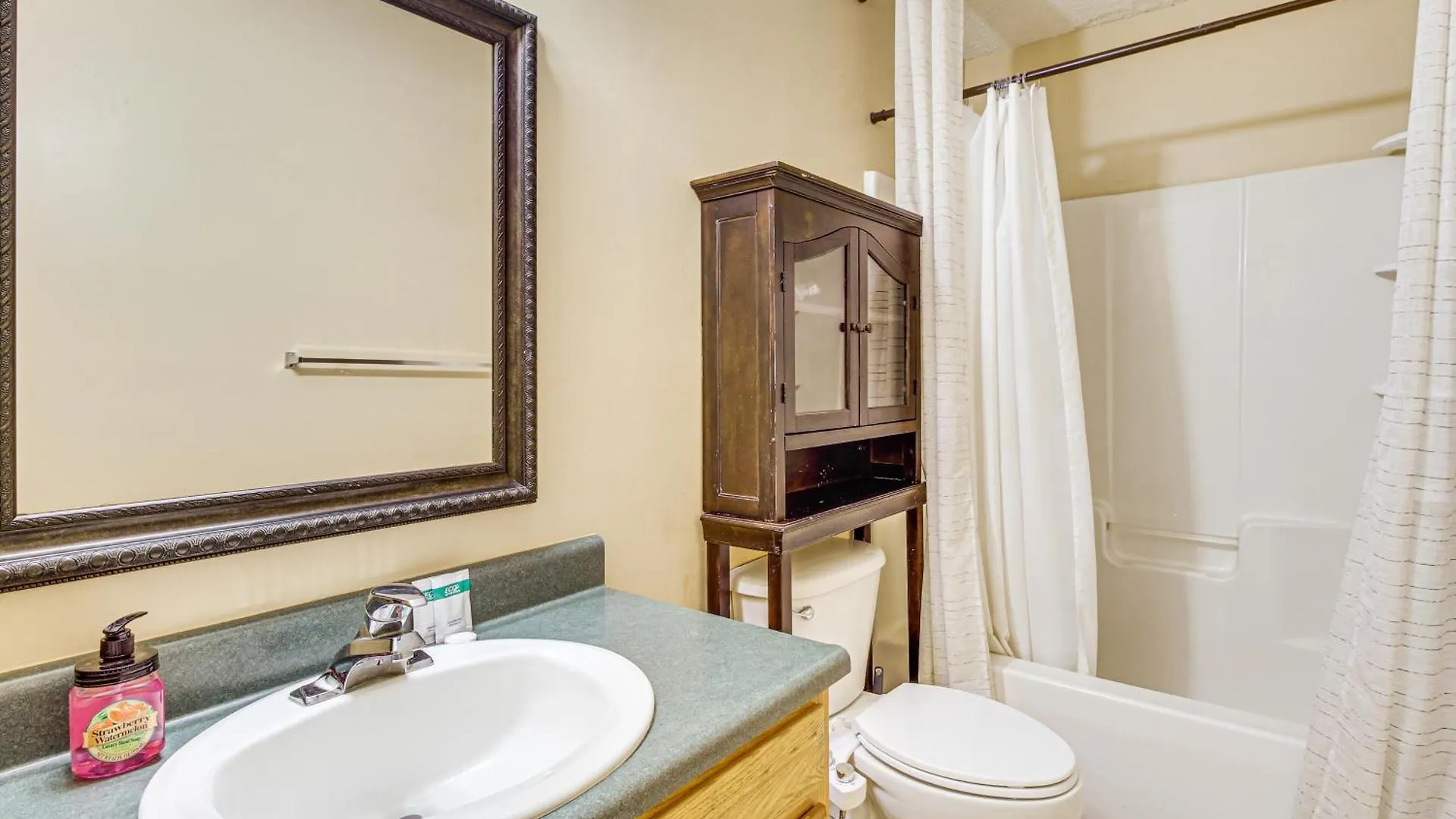 3 Mi To Hunter Army Airfield Home With Serene Deck Savannah United States