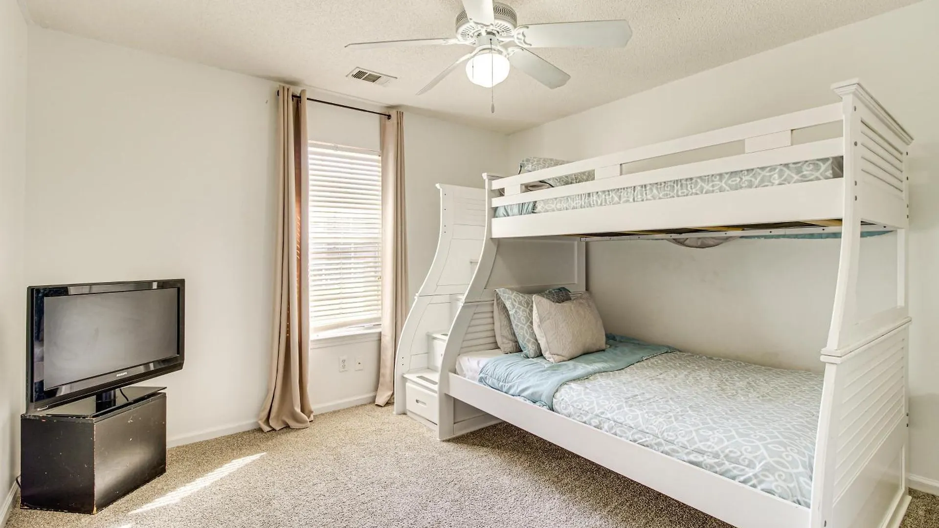 3 Mi To Hunter Army Airfield Home With Serene Deck Savannah 0*,  United States
