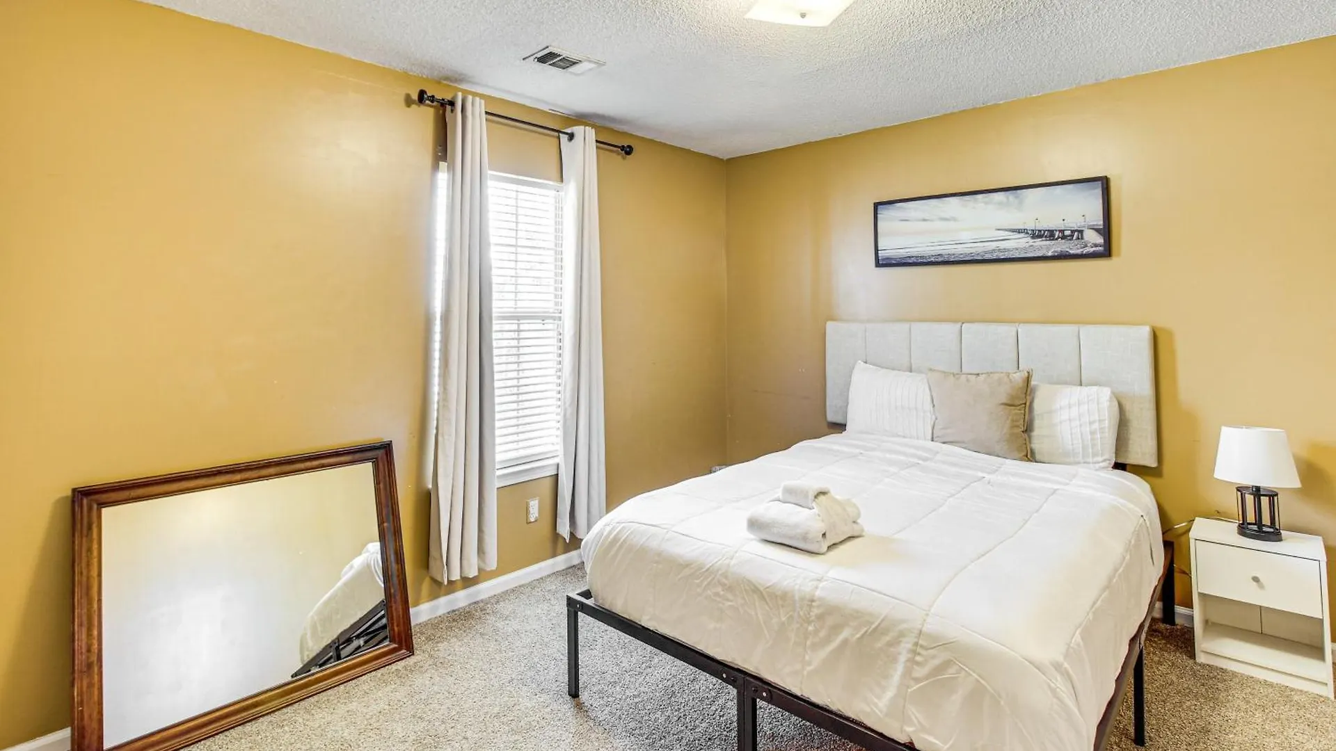 Holiday home 3 Mi To Hunter Army Airfield Home With Serene Deck Savannah